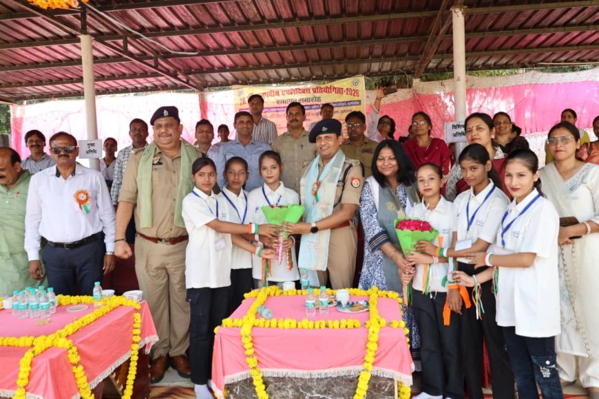 हाथरस में जनपदीय एथलेटिक्स प्रतियोगिता संपन्न: एसपी चिरंजीव नाथ सिन्हा ने विजेता खिलाड़ियों को किया सम्मानित