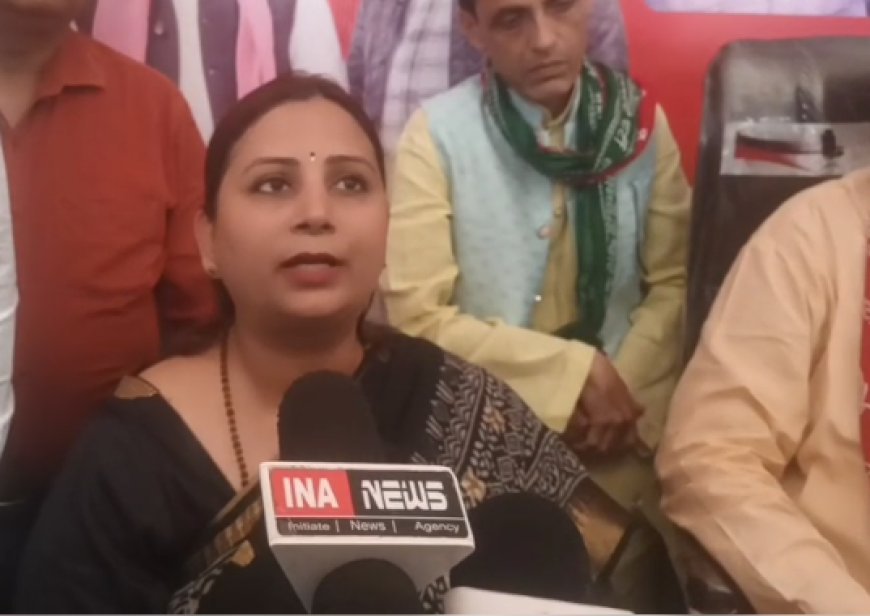 सीमाओं पर बैरिकेडिंग करें, युवाओं से क्यों डर रही सरकार: पिंकी यादव 