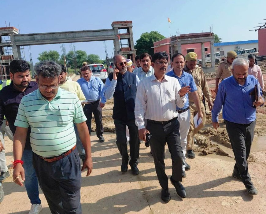 Hathras News: नवीन जिला कारागार के निर्माण में देरी पर डीएम नाराज, श्रमिक बढ़ाकर जल्द काम पूरा करने के निर्देश