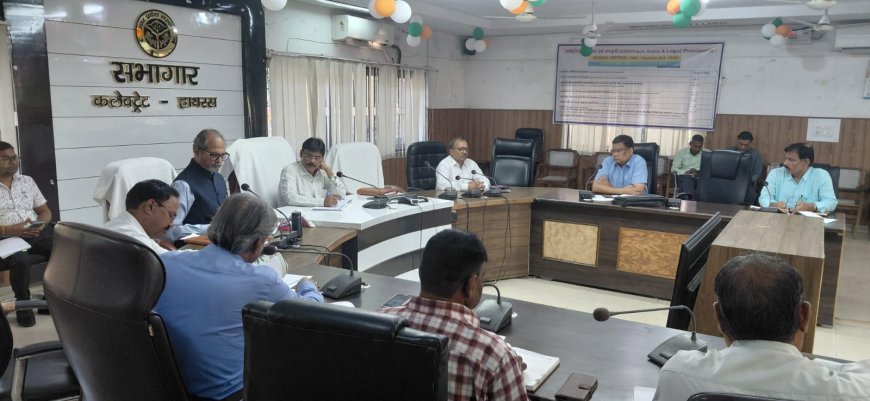 Hathras  News: पंचायतों के निर्माण कार्यों में लापरवाही पर होगी कार्रवाई: डीएम