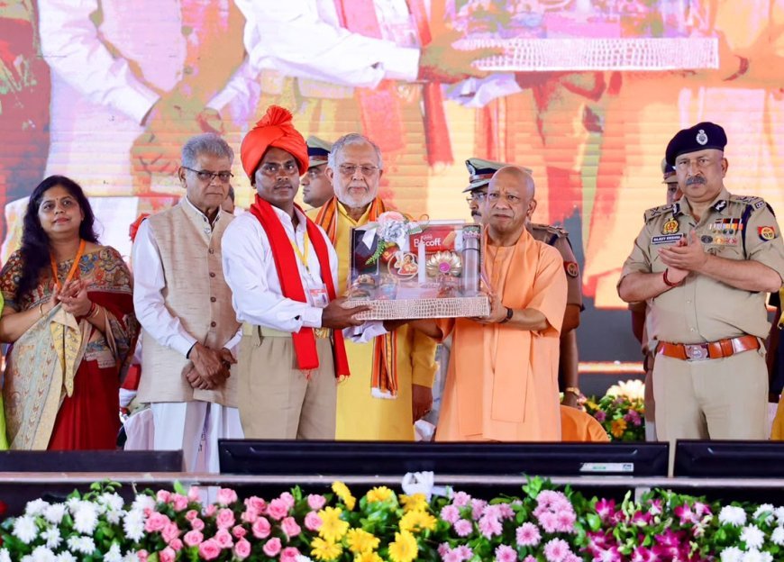 UP News: सीएम योगी की बड़ी सौगात: ग्राम प्रहरियों का मानदेय बढ़कर ₹3,500, 68 हजार परिवारों को मिलेगा ₹5 लाख तक कैशलेस इलाज