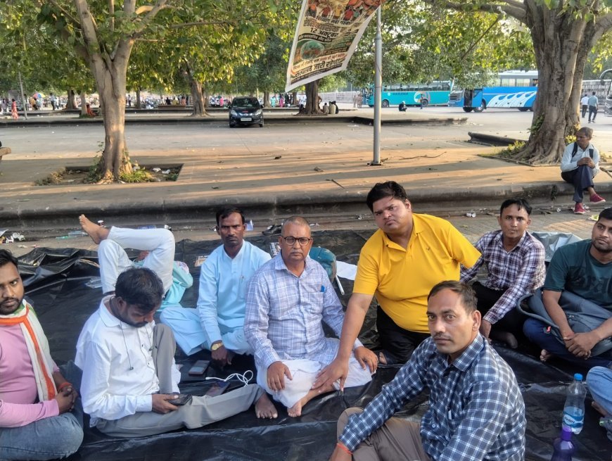 Lucknow News: लखनऊ में दिव्यांग शिक्षकों का सत्याग्रह, तबादला सूची जारी करने की मांग; दिव्यांग युवा शक्ति संगठन का समर्थन