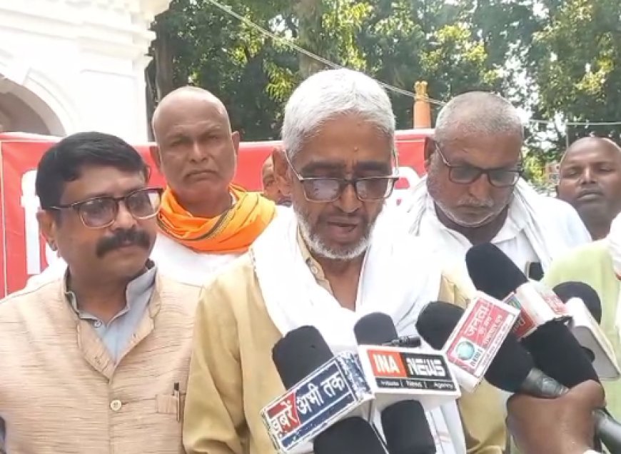 Ballia Flood News: बलिया में बाढ़ और कटान का स्थायी समाधान मांगने पहुंचे ग्रामीण, DM को सौंपा 5 सूत्रीय ज्ञापन