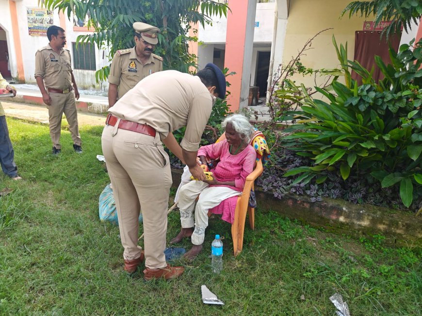 Hardoi News: हरदोई में मिशन शक्ति फेज-6 का अभियान तेज, वृद्धाश्रम और वन स्टॉप सेंटर में महिलाओं-बालिकाओं को किया जागरूक