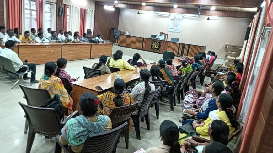 Hardoi News: हरदोई में मतदाता सूची में नाम जोड़ने के लिए 17 और 24 अक्टूबर को विशेष कैंप, बीएलओ को दिए निर्देश