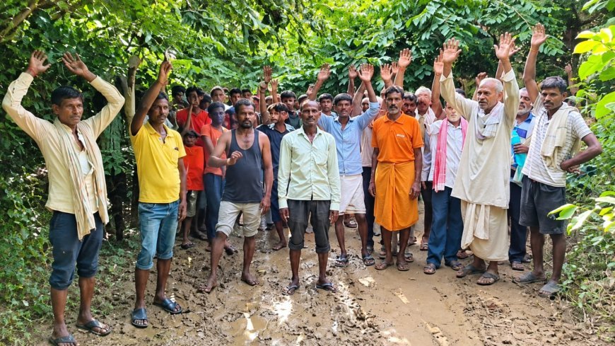 Hardoi News: सलेमपुर में 900 मीटर सड़क का इंतजार, ग्रामीणों ने दी चुनाव बहिष्कार की चेतावनी 