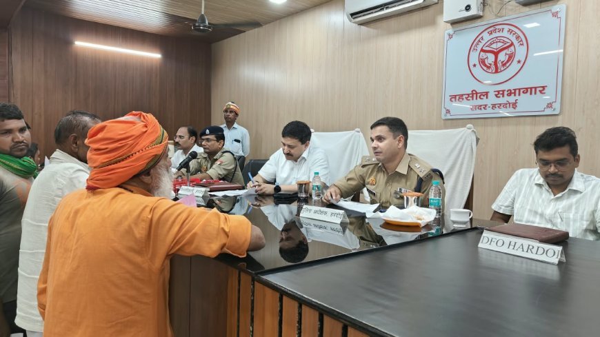 Hardoi News: सम्पूर्ण समाधान दिवस में DM राहुल पाण्डेय सख्त, बोले- शिकायतों के निस्तारण में लापरवाही बर्दाश्त नहीं!
