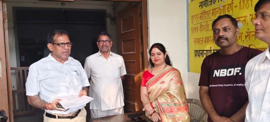 Hardoi News: हरदोई में मतदाता सूची में नाम जोड़ने का विशेष अभियान, 452 बूथों पर फॉर्म-6 भरवाए गए