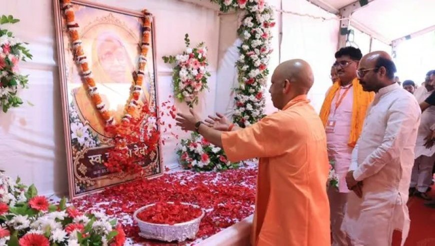 बस्ती पहुंचे मुख्यमंत्री योगी आदित्यनाथ, हरीश द्विवेदी की दिवंगत माता को दी श्रद्धांजलि