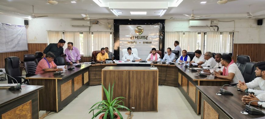 हाथरस में मतदेय स्थलों की ड्राफ्ट सूची जारी, आपत्तियों और सुझावों के लिए प्रशासन ने तय की समय सीमा