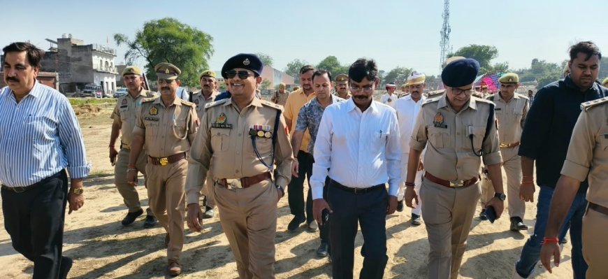 हाथरस में रावण दहन स्थल पर सुरक्षा के पुख्ता इंतजाम, डीएम और एसपी ने एमजी पॉलीटेक्निक मैदान का लिया जायजा