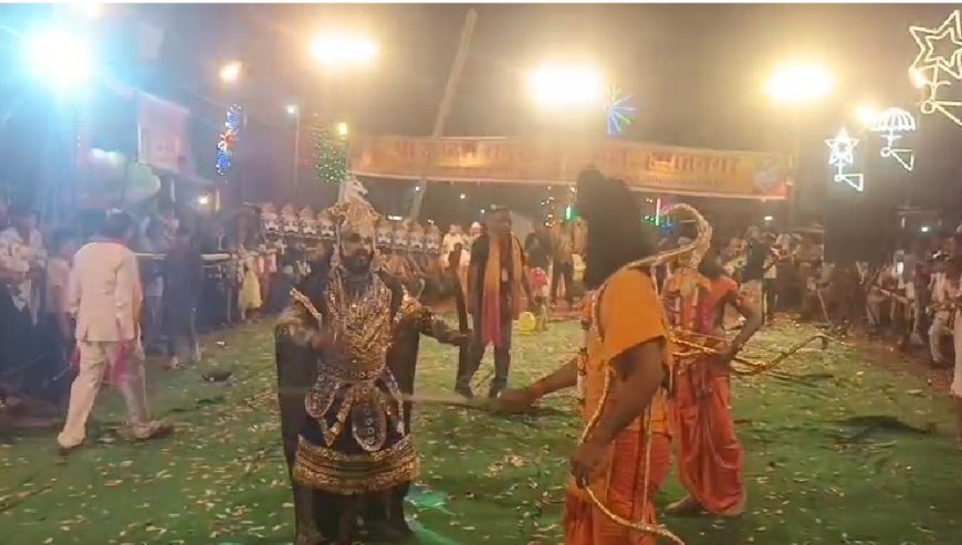Sambhal News: 100 साल पुराना दशहरा मेला बना आस्था का केंद्र, 30-40 गांवों की उमड़ी भीड़; हयातनगर में राम के अग्निबाण से हुआ रावण दहन
