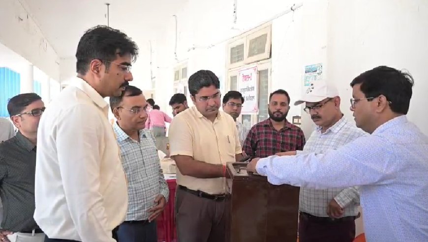 Election News: सम्भल में शिक्षक निर्वाचन की तैयारी पूरी! 3,499 मतदाता करेंगे वोट, 7 केंद्रों पर पोलिंग पार्टियां रवाना
