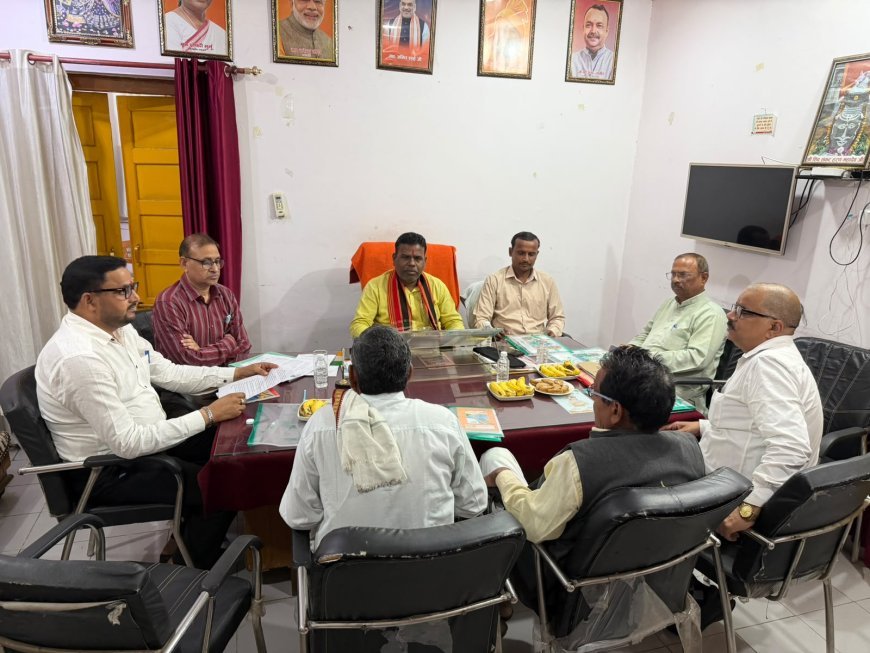 Hardoi News: हरदोई सहकारी बैंक में बड़ा मंथन! कर्मचारियों के बोनस से लेकर बैंकिंग सुविधाओं के विस्तार तक कई अहम प्रस्तावों पर चर्चा