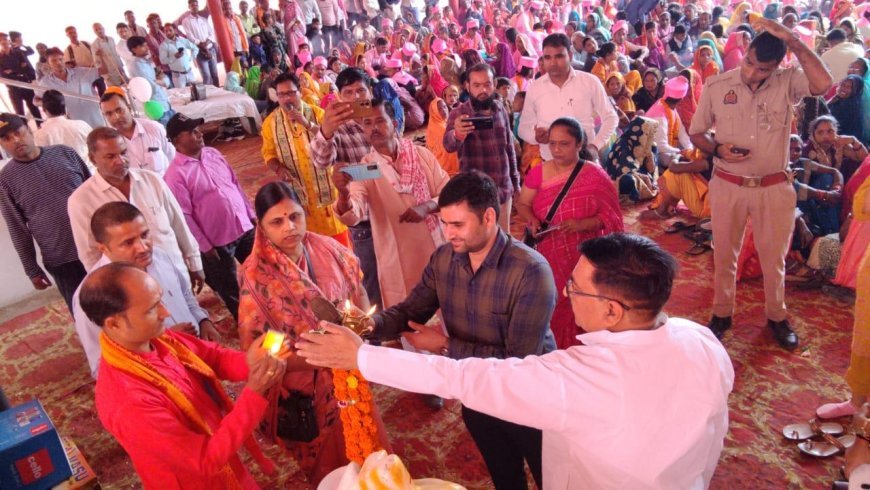 Hardoi News: हरदोई में मुख्यमंत्री सामूहिक विवाह योजना के तहत 72 जोड़ों की शादी संपन्न, नवदंपतियों पर हुई पुष्पवर्षा