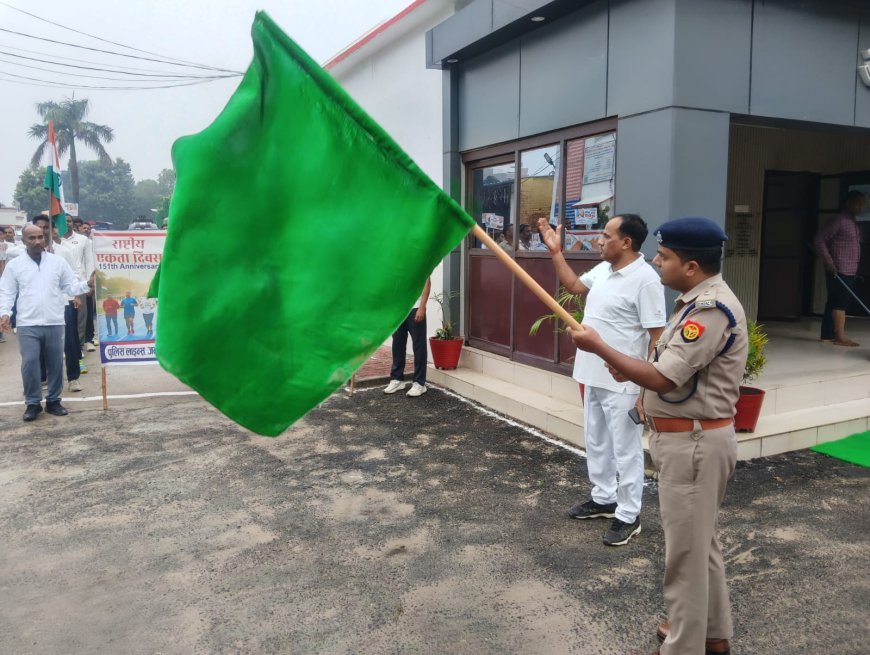 Ballia : राष्ट्रीय एकता दिवस पर 'रन फॉर यूनिटी' का आयोजन: सरदार पटेल की 150वीं जयंती पर दौड़े जवान और नागरिक