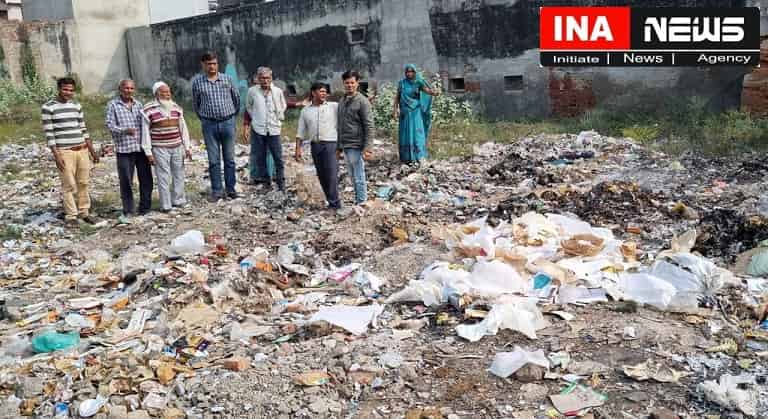 Hathras News If dumping of garbage in the old hospital is not stopped, the trade body will agitate.