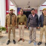 Shahjahanpur News A member of the gang who committed robbery on the way in a vehicle arrested.